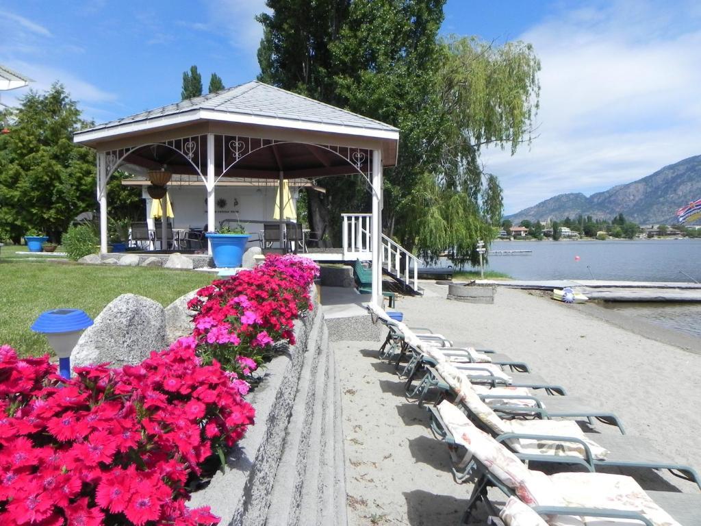Destiny Beach Resort Osoyoos Exterior photo