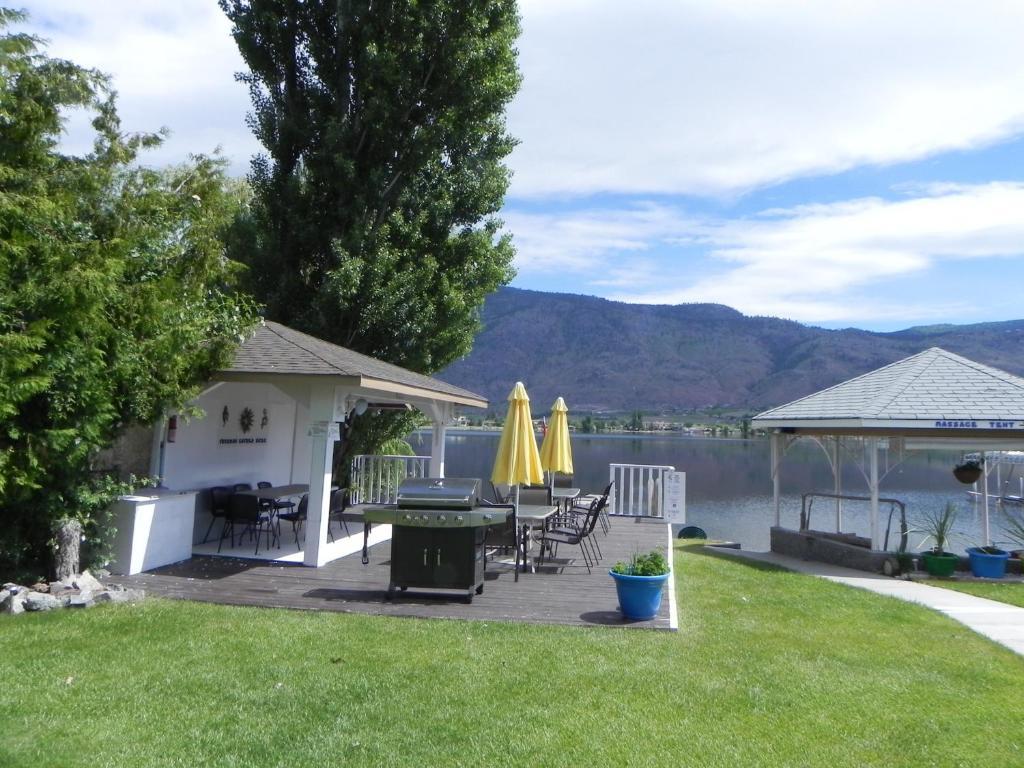 Destiny Beach Resort Osoyoos Exterior photo