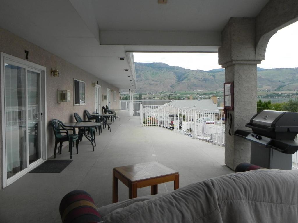 Destiny Beach Resort Osoyoos Exterior photo