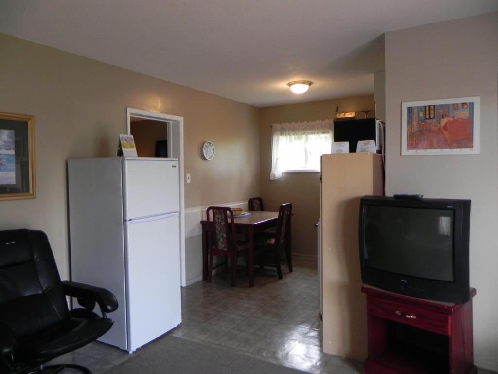 Destiny Beach Resort Osoyoos Room photo