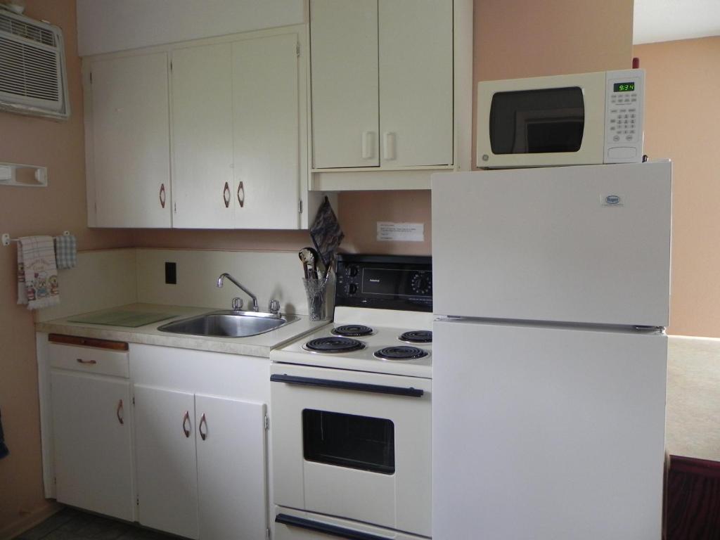 Destiny Beach Resort Osoyoos Room photo