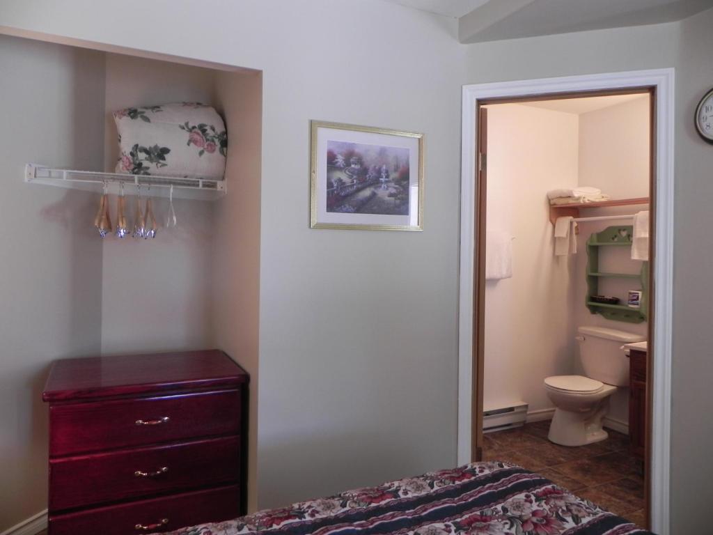 Destiny Beach Resort Osoyoos Room photo