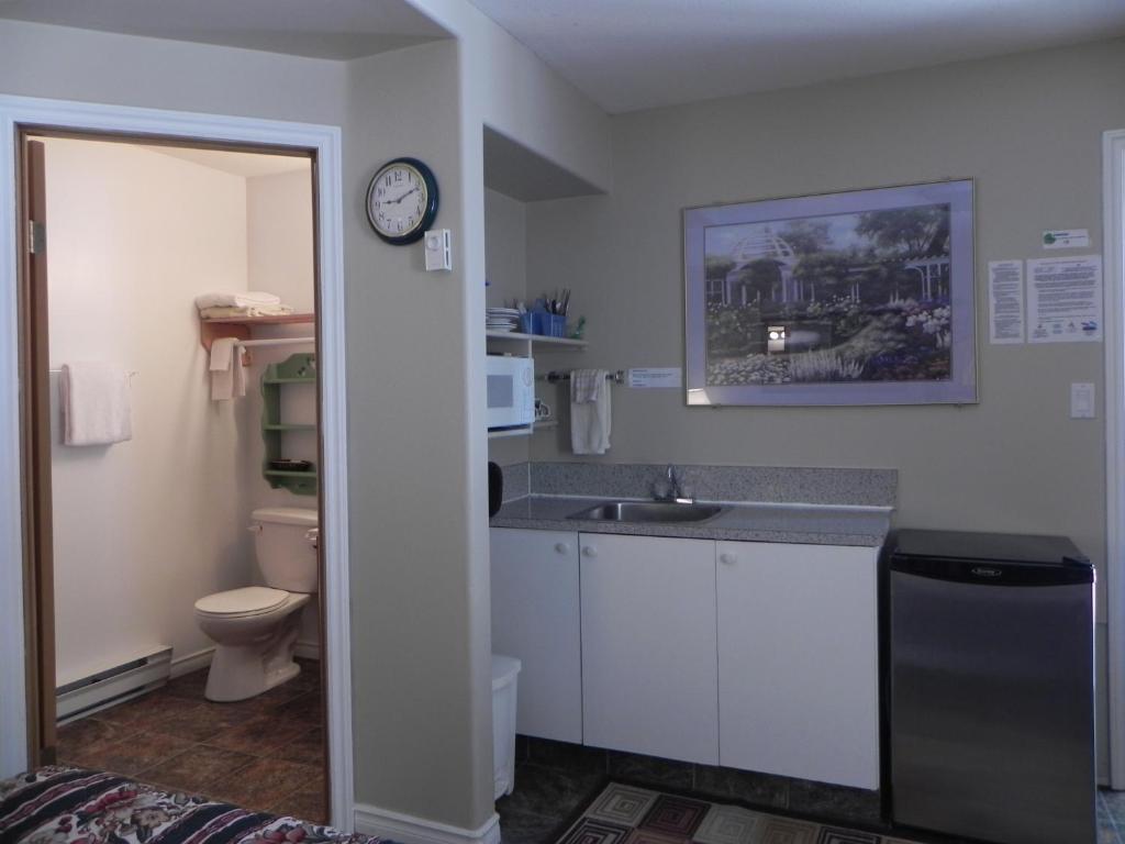 Destiny Beach Resort Osoyoos Room photo