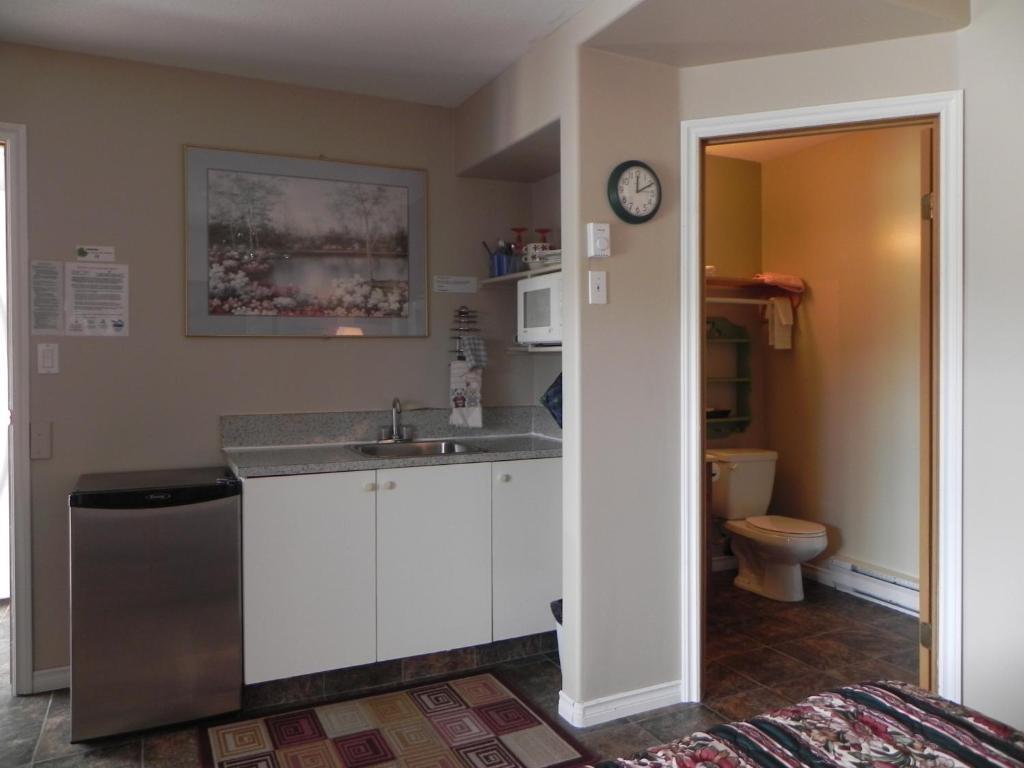 Destiny Beach Resort Osoyoos Room photo