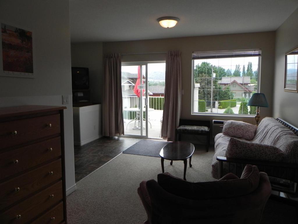 Destiny Beach Resort Osoyoos Room photo