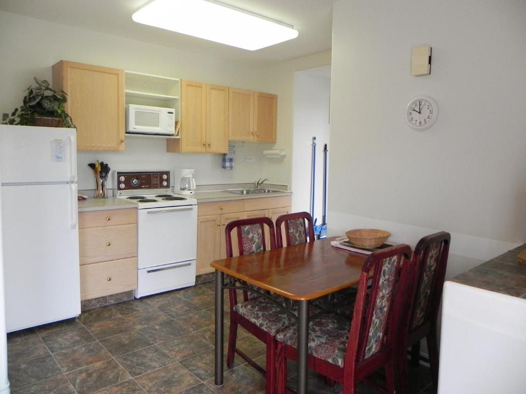 Destiny Beach Resort Osoyoos Room photo