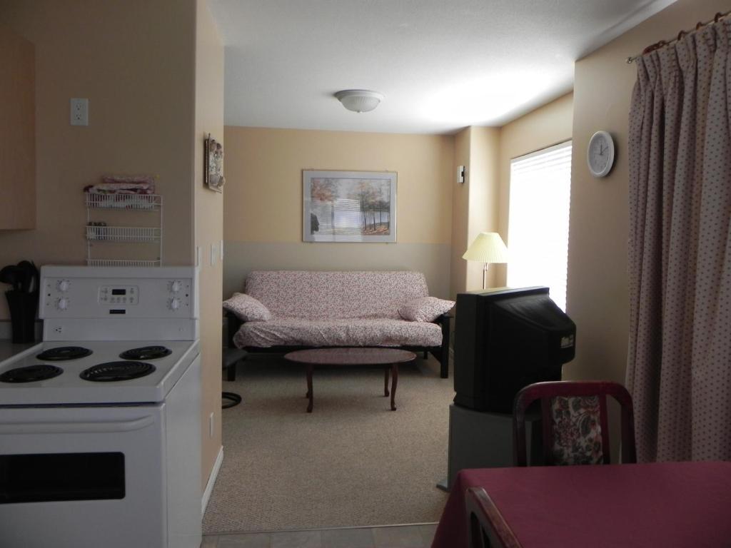 Destiny Beach Resort Osoyoos Room photo