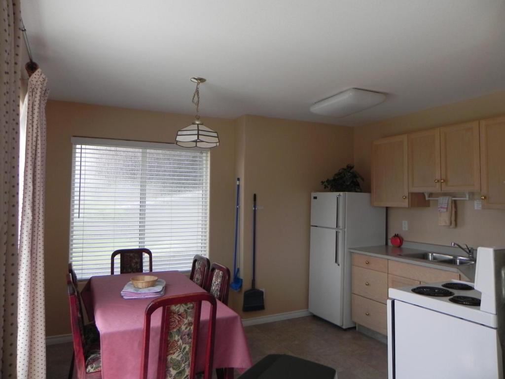 Destiny Beach Resort Osoyoos Room photo