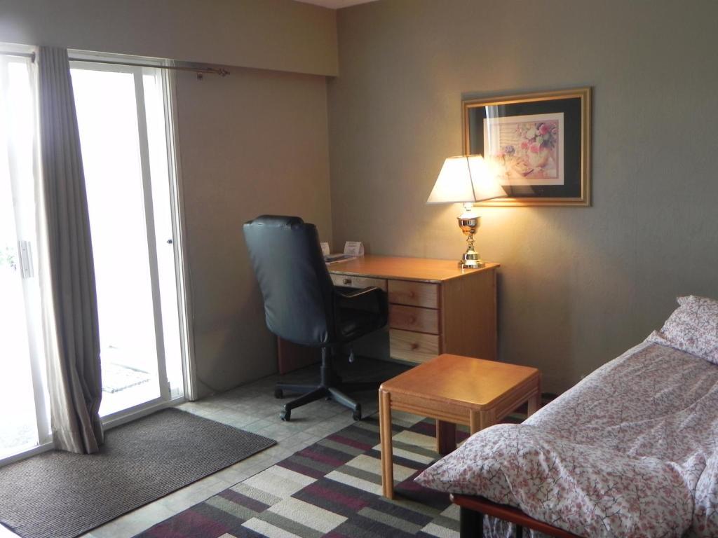 Destiny Beach Resort Osoyoos Room photo