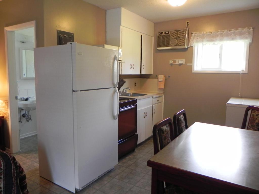 Destiny Beach Resort Osoyoos Room photo