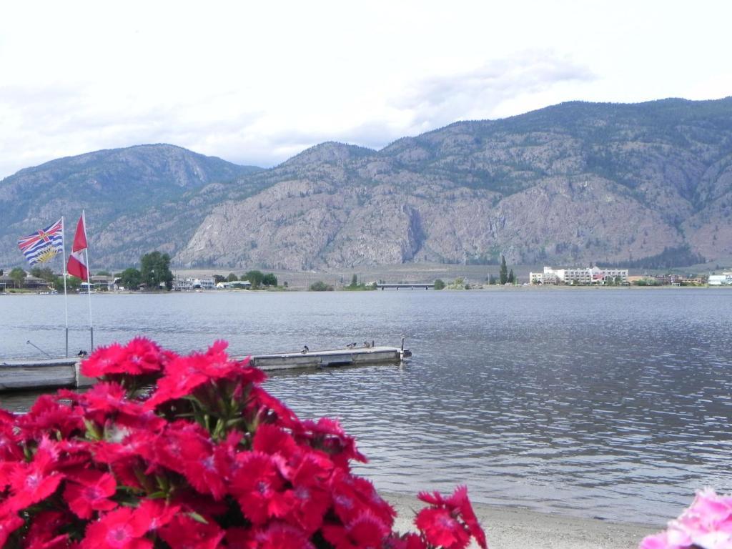 Destiny Beach Resort Osoyoos Exterior photo