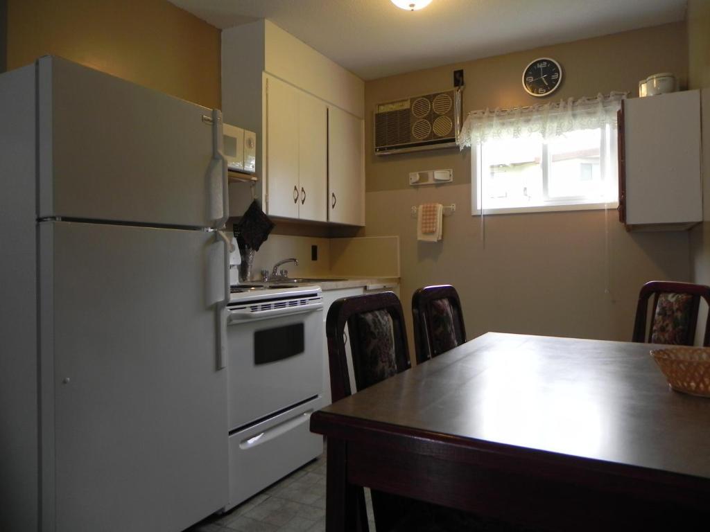 Destiny Beach Resort Osoyoos Room photo