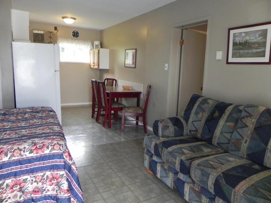 Destiny Beach Resort Osoyoos Room photo