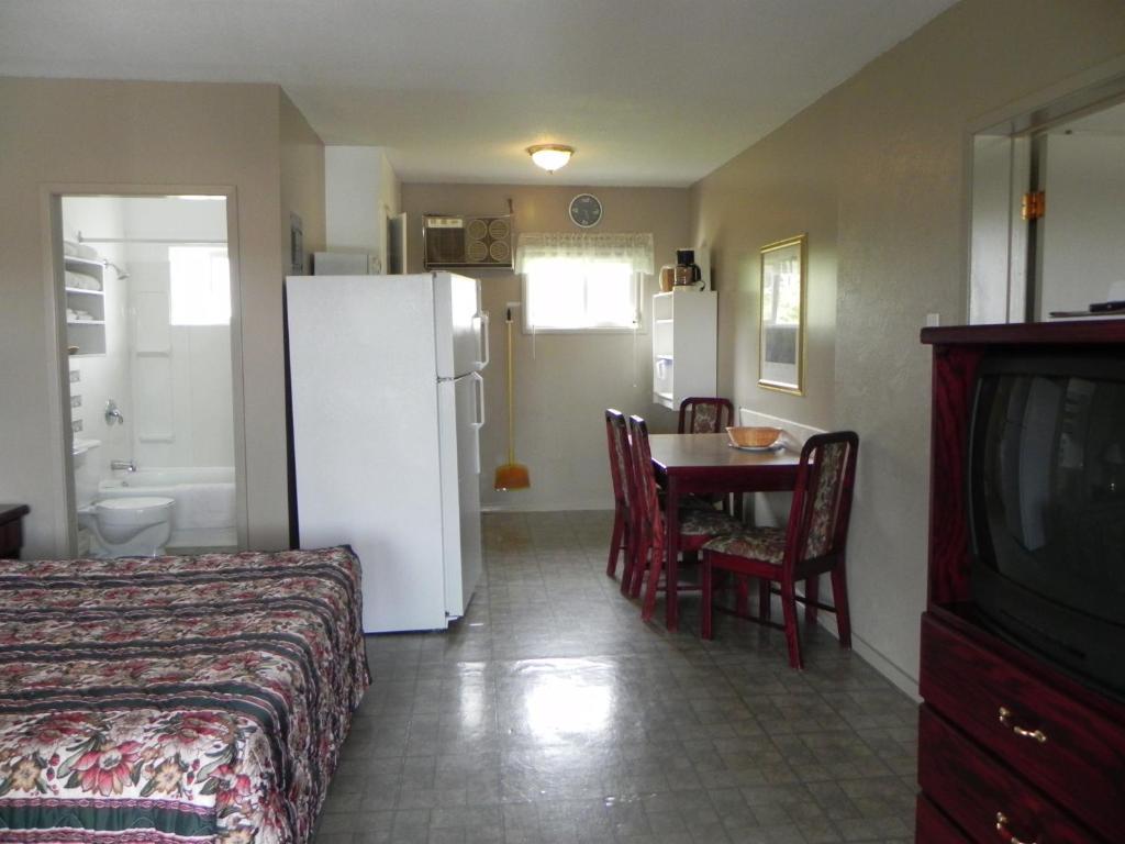 Destiny Beach Resort Osoyoos Room photo