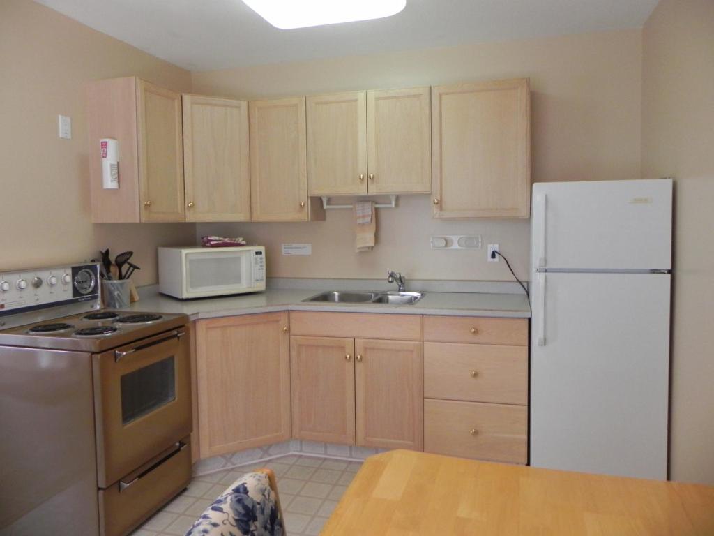 Destiny Beach Resort Osoyoos Room photo
